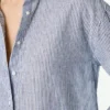 Camisa às riscas de corte descontraído Camisa às riscas de corte descontraído