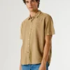 Camisa tingida na peça Camisa tingida na peça