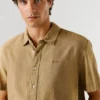 Camisa tingida na peça Camisa tingida na peça