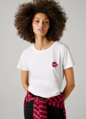 Camiseta com estampa artística