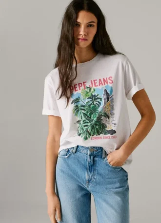 Camiseta com estampa artística