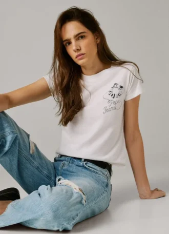 Camiseta com estampa artística
