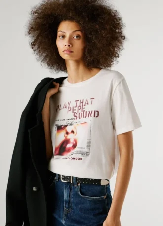 Camiseta com estampa artística