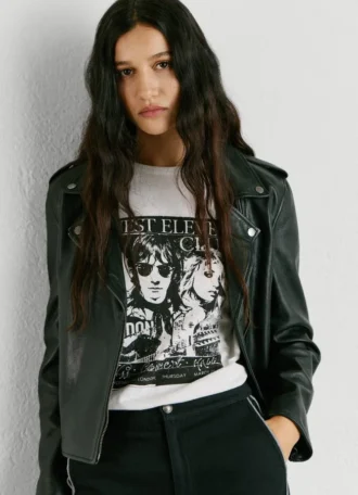 Camiseta com estampa artística