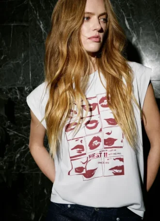Camiseta com estampa artística