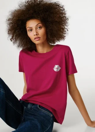 Camiseta com estampa artística