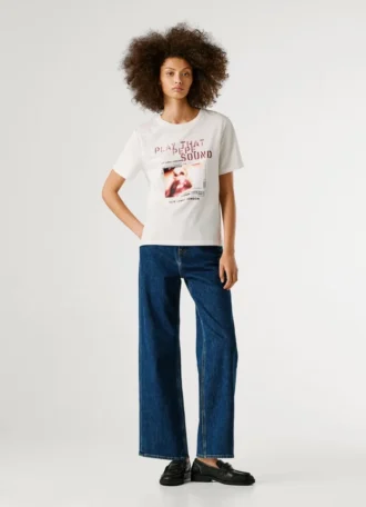 Camiseta com estampa artística