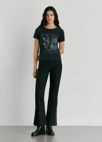 Camiseta com estampa artística