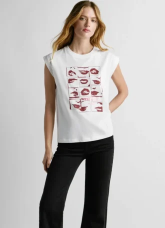 Camiseta com estampa artística