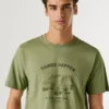 Camiseta com estampa artística Camiseta com estampa artística