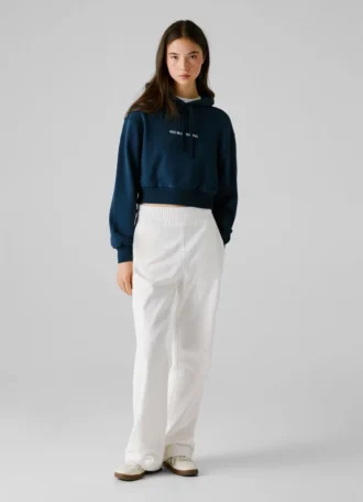 Camisola com capuz de corte curto