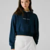 Camisola com capuz de corte curto