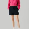 Camisola com capuz de corte curto
