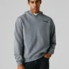 Camisola com capuz de corte regular Camisola com capuz de corte regular