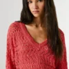 Camisola com decote em V e malha aberta Camisola com decote em V e malha aberta
