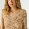 Camisola com decote em V e malha aberta Camisola com decote em V e malha aberta