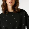 Camisola de gola redonda com tachas Camisola de gola redonda com tachas