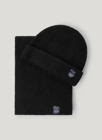 Conjunto de gorro e cachecol canelados