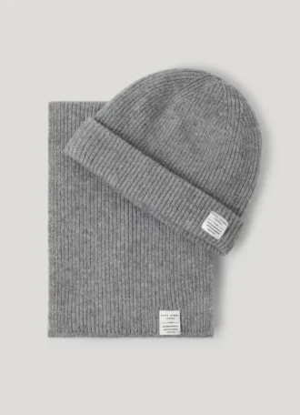 Conjunto de gorro e cachecol canelados