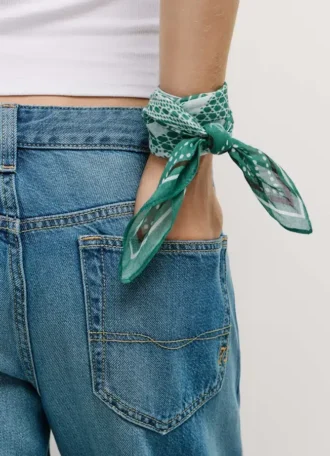Lenço em sarja estampado Lenço em sarja estampado