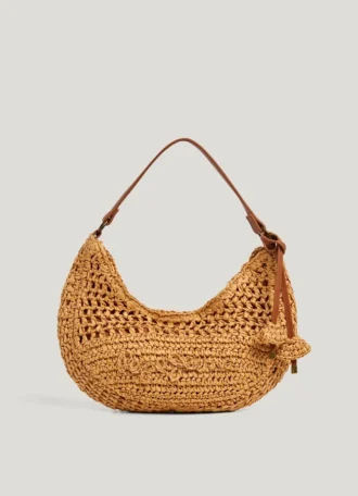 Mala em ráfia em forma de meia-lua