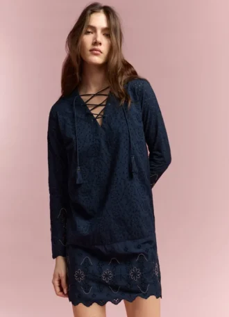 Mini-vestido com detalhes em renda
