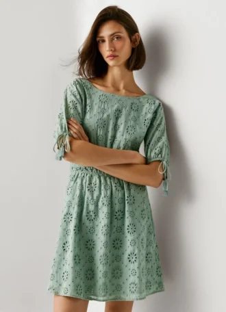 Mini-vestido com detalhes em renda