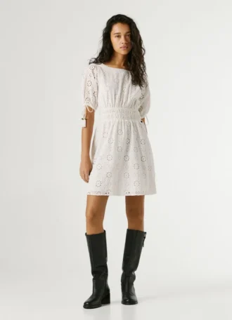 Mini-vestido com detalhes em renda