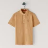 Polo de corte regular tingido na peça