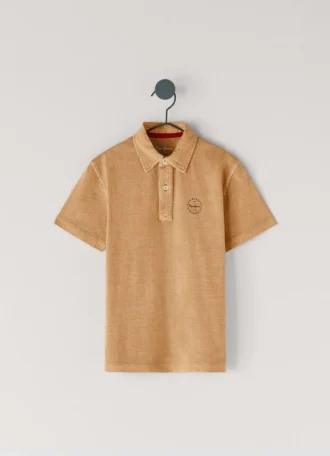 Polo de corte regular tingido na peça