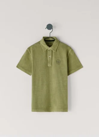 Polo de corte regular tingido na peça