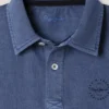 Polo de corte regular tingido na peça