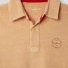 Polo de corte regular tingido na peça