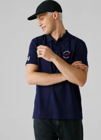 Polo em piqué de corte descontraído