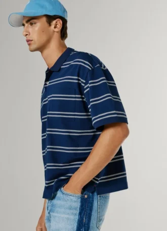 Polo às riscas de corte largo