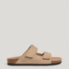 Sandálias de camurça com fecho duplo de velcro Sandálias de camurça com fecho duplo de velcro