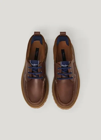 Sapatos de convés em pele