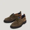 Sapatos náuticos em camurça