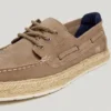 Sapatos náuticos em camurça