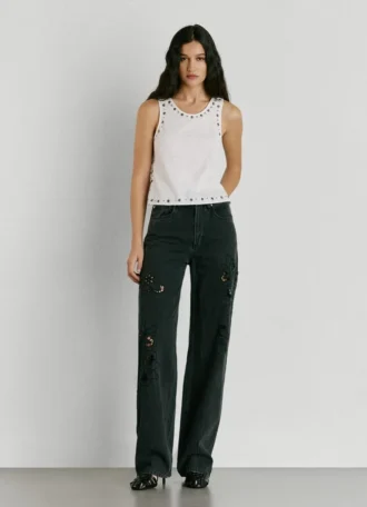 T-shirt com alças e tachas