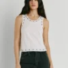 T-shirt com alças e tachas T-shirt com alças e tachas