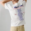 T-shirt com corte descontraído e estampado nas costas T-shirt com corte descontraído e estampado nas costas