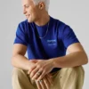 T-shirt com corte descontraído e estampado nas costas T-shirt com corte descontraído e estampado nas costas