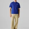 T-shirt com corte descontraído e estampado nas costas T-shirt com corte descontraído e estampado nas costas