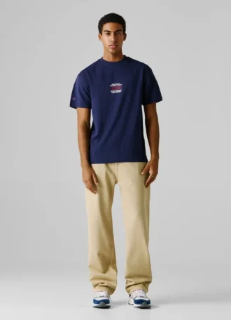 T-shirt com corte descontraído e estampado nas costas