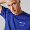 T-shirt com corte descontraído e estampado nas costas T-shirt com corte descontraído e estampado nas costas