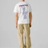 T-shirt com corte descontraído e estampado nas costas T-shirt com corte descontraído e estampado nas costas