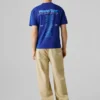 T-shirt com corte descontraído e estampado nas costas T-shirt com corte descontraído e estampado nas costas