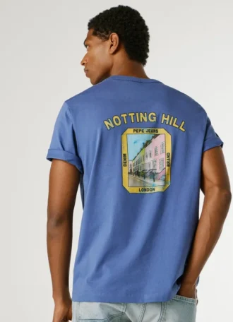 T-shirt com corte regular e estampado nas costas
