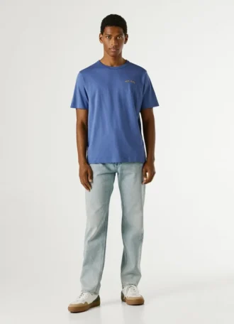 T-shirt com corte regular e estampado nas costas